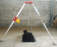 Giá cứu hộ ba chân có kiểm định